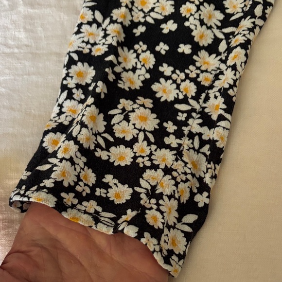 Floral Top - Picture 4 of 6